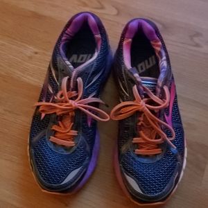 Womens brooks running shoes